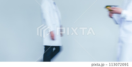 白衣を着て働く人 白衣を着て働く人 113072091
