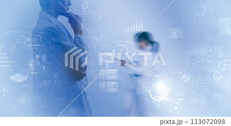 白衣を着て働く人 113072098