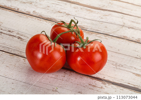 Sweet ripe tomatoes on the branch 113073044