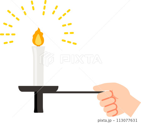 蝋燭を灯した手燭を持った手 蝋燭を灯した手燭を持った手 113077631