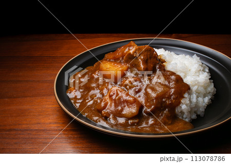 美味しそうな高級カレーライス 俯瞰 美味しそうな高級カレーライス 俯瞰 113078786