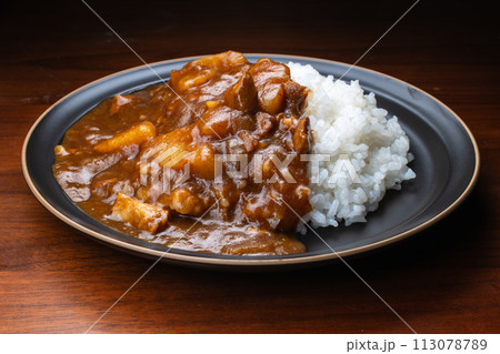 美味しそうな高級カレーライス 俯瞰 美味しそうな高級カレーライス 俯瞰 113078789