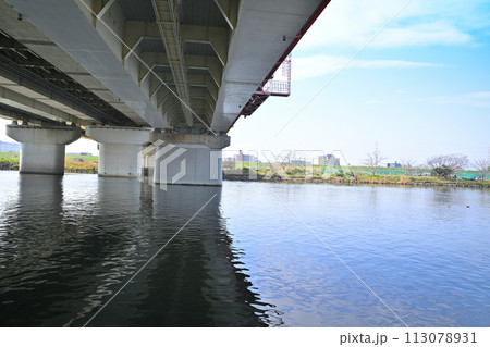笹目橋橋下　荒川本流の眺め　国道17号新大宮バイパス　　 113078931