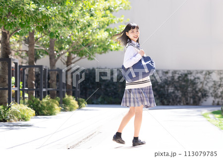 女子高生のポートレート 113079785