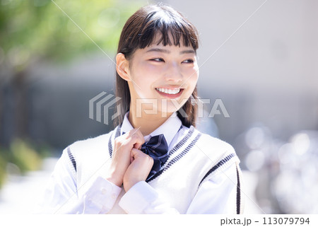 女子高生のポートレート 113079794
