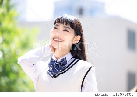 女子高生のポートレート 113079800
