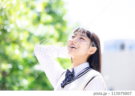 女子高生のポートレート 113079807