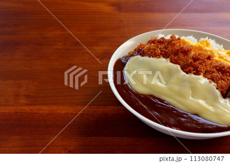 オムレツチーズカツカレー 113080747