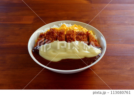 オムレツチーズカツカレー オムレツチーズカツカレー 113080761