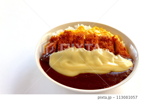 オムレツチーズカツカレー オムレツチーズカツカレー 113081057
