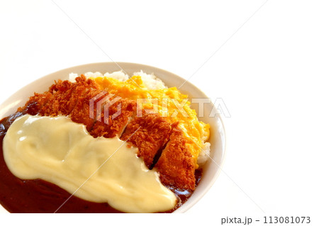 オムレツチーズカツカレー オムレツチーズカツカレー 113081073