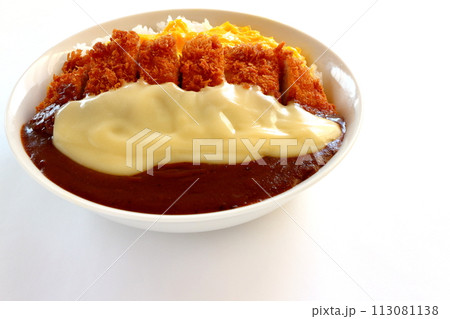 オムレツチーズカツカレー オムレツチーズカツカレー 113081138