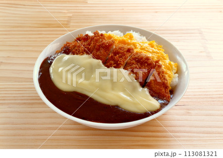 オムレツチーズカツカレー オムレツチーズカツカレー 113081321