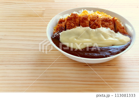 オムレツチーズカツカレー 113081333