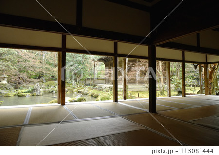 雨の蓮華寺 書院内から 雨の蓮華寺 書院内から 113081444