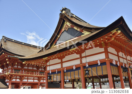 伏見稲荷大社　外拝殿と楼門【重要文化財】 113082038