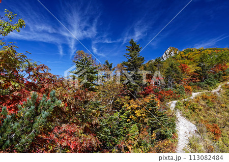 北アルプス・屏風のコルの紅葉と屛風ノ耳 北アルプス・屏風のコルの紅葉と屛風ノ耳 113082484