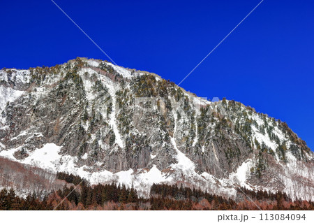 冬の秋山郷布岩 113084094