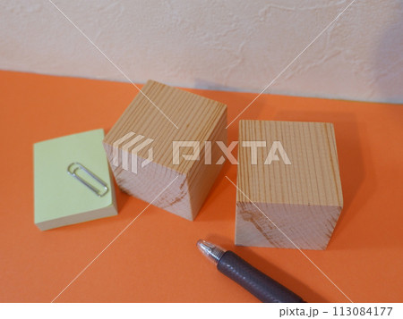 キューブ　2個　テキストスペース　アイキャッチ画像 113084177