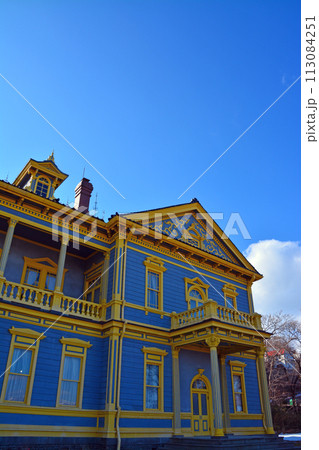 威風堂々たる明治期の西洋風館「旧函館区公会堂」 113084251