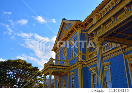 威風堂々たる明治期の西洋風館「旧函館区公会堂」 113084339