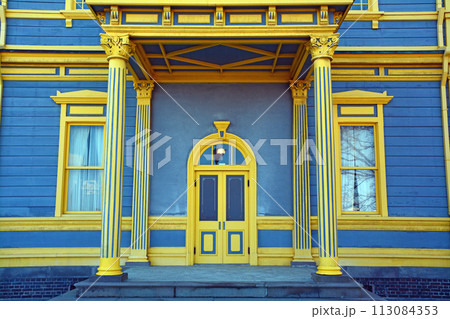 威風堂々たる明治期の西洋風館「旧函館区公会堂」 113084353