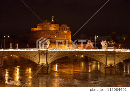 The Mausoleum of Hadrian in Rome by night 113084491
