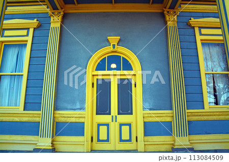 威風堂々たる明治期の西洋風館「旧函館区公会堂」 113084509