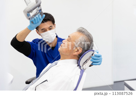 歯科医　デンタル　治療 113087526