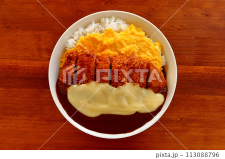 オムレツチーズカツカレー オムレツチーズカツカレー 113088796