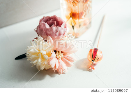 ピンク系統の和装の髪飾り ピンク系統の和装の髪飾り 113089097