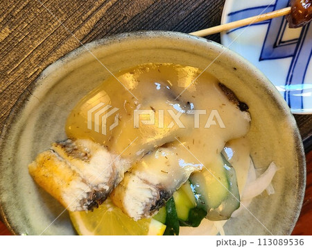 ウナギのかば焼き定食〈酢味噌) 素材 背景 ウナギのかば焼き定食〈酢味噌) 素材 背景 113089536