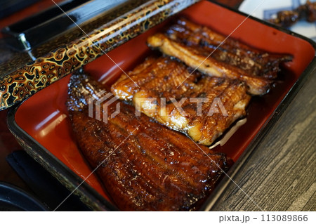 ウナギのかば焼き定食 素材 背景 ウナギのかば焼き定食 素材 背景 113089866