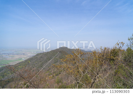 繖山の山頂付近から見た景色（滋賀県東近江市） 113090303