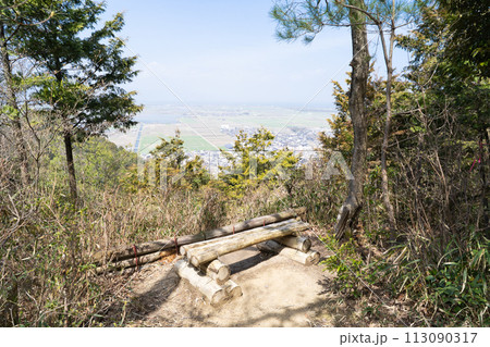 繖山の北尾根にある展望台（滋賀県東近江市） 113090317