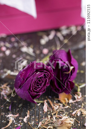 an old dried bouquet for a gift from a complex of flowers 113092535