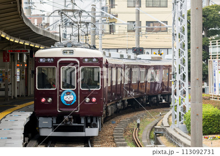 【阪急伊丹線】塚口駅を発車する列車 113092731