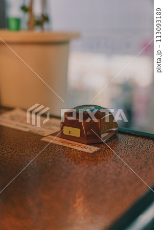 喫茶店の呼び出しボタン 喫茶店の呼び出しボタン 113093189
