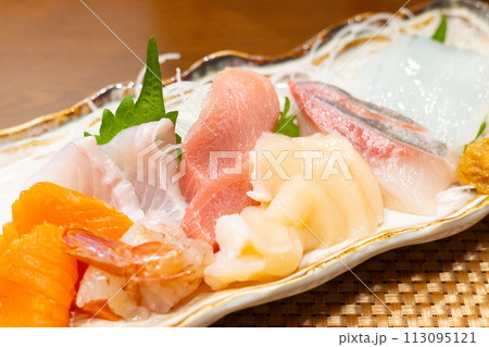 美味しい刺身盛り合わせ 美味しい刺身盛り合わせ 113095121