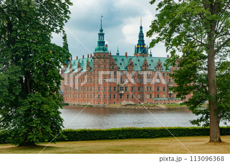 View of Frederiksborg castle in Hillerod, Denmark 113096368