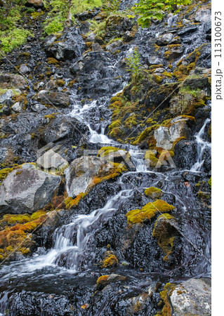 北海道/ 世界唯一!マンガン酸化物生成現象が地上で唯一確認できる貴重な場所「オンネトー湯の滝」 北海道/ 世界唯一!マンガン酸化物生成現象が地上で唯一確認できる貴重な場所「オンネトー湯の滝」 113100673