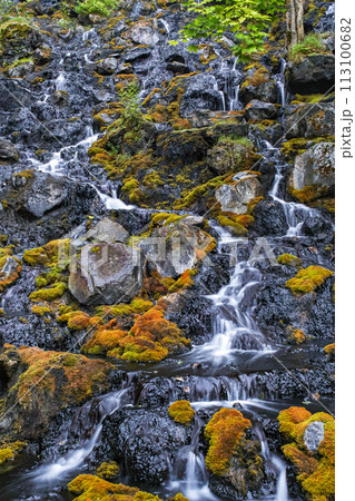 北海道/ 世界唯一!マンガン酸化物生成現象が地上で唯一確認できる貴重な場所「オンネトー湯の滝」 北海道/ 世界唯一!マンガン酸化物生成現象が地上で唯一確認できる貴重な場所「オンネトー湯の滝」 113100682