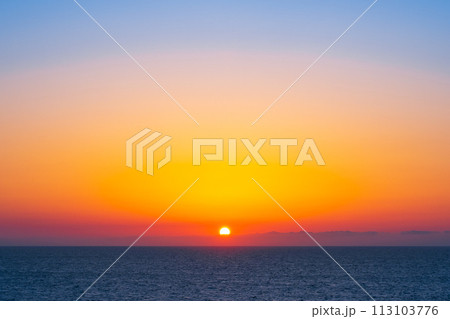 夕陽と海（柏崎市・御野立公園にて） 113103776