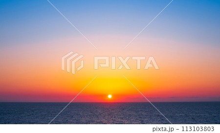 夕陽と海（柏崎市・御野立公園にて） 113103803