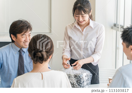 会議で出される仕出し弁当・福利厚生・ケータリング・デリバリー・社員食堂・社内カフェ・食事委託 113103817