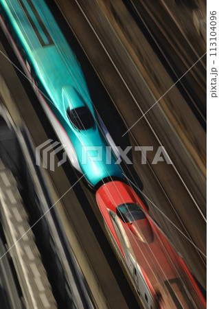 都内を駆け抜ける新幹線 都内を駆け抜ける新幹線 113104096