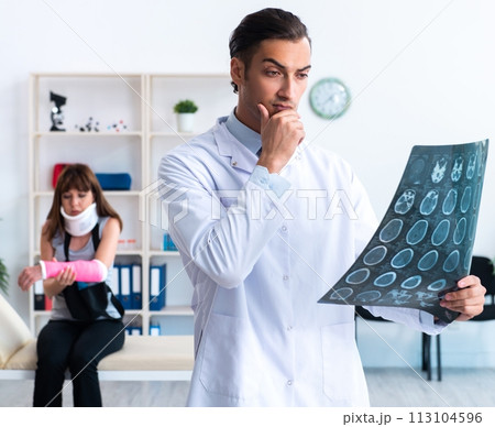 Young woman visiting male doctor traumatologist Young woman visiting male doctor traumatologist 113104596