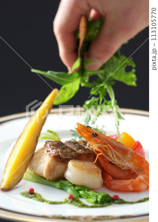 海鮮料理盛り付けイメージ・海鮮焼き・海鮮料理 113105770