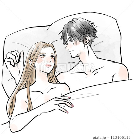 ベッドで寝ている幸せそうな男女 ベッドで寝ている幸せそうな男女 113106113
