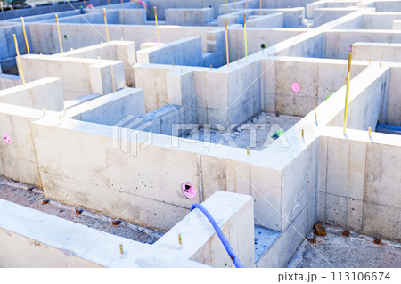基礎 工事 は 建物 の 耐震性 に直結する 【 住宅建設 の イメージ 】 113106674